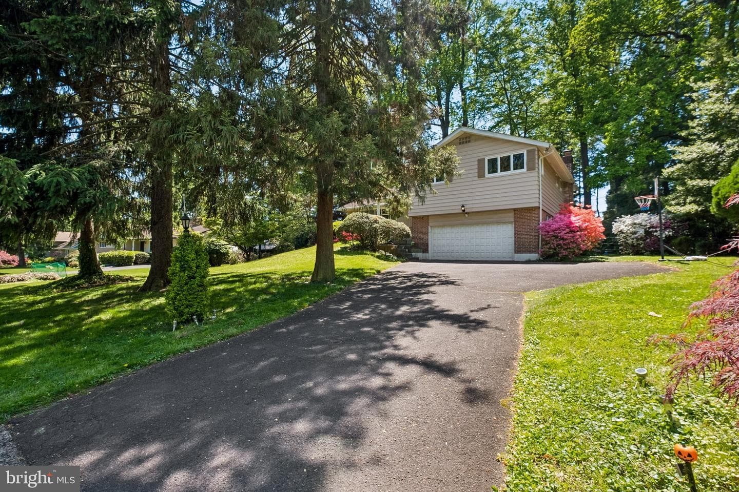 1076 Devon Road photo 5