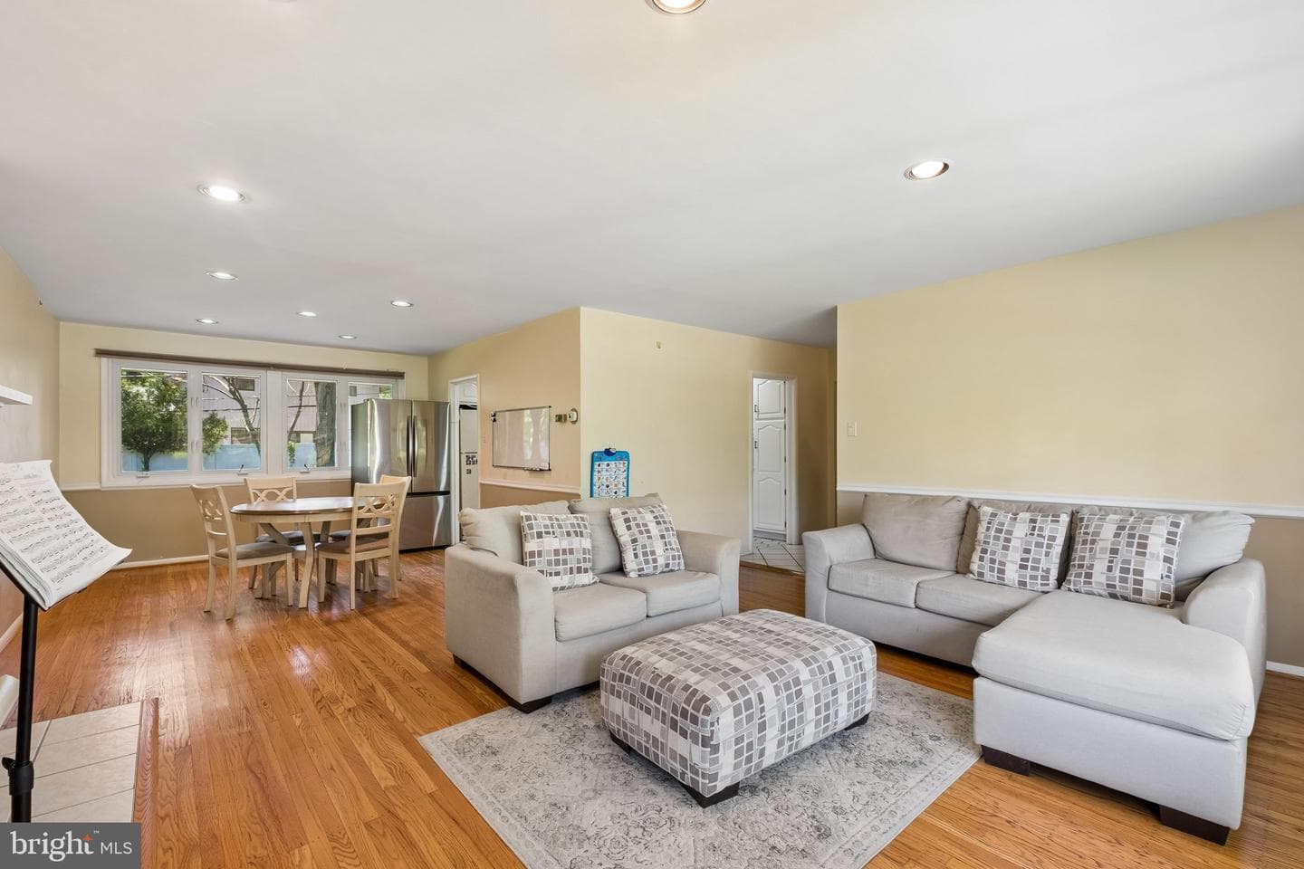 1076 Devon Road photo 9