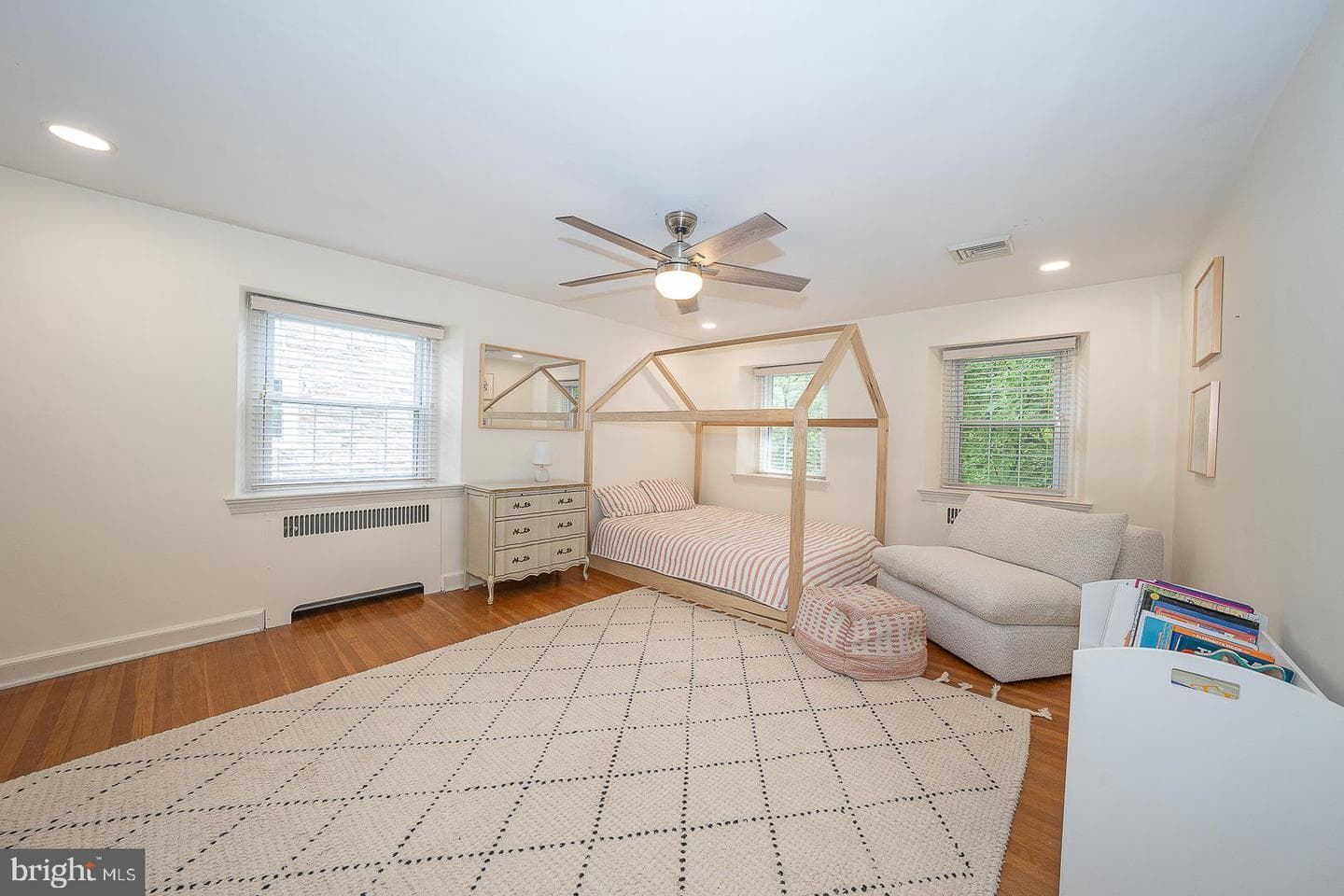 722 Argyle Road photo 37