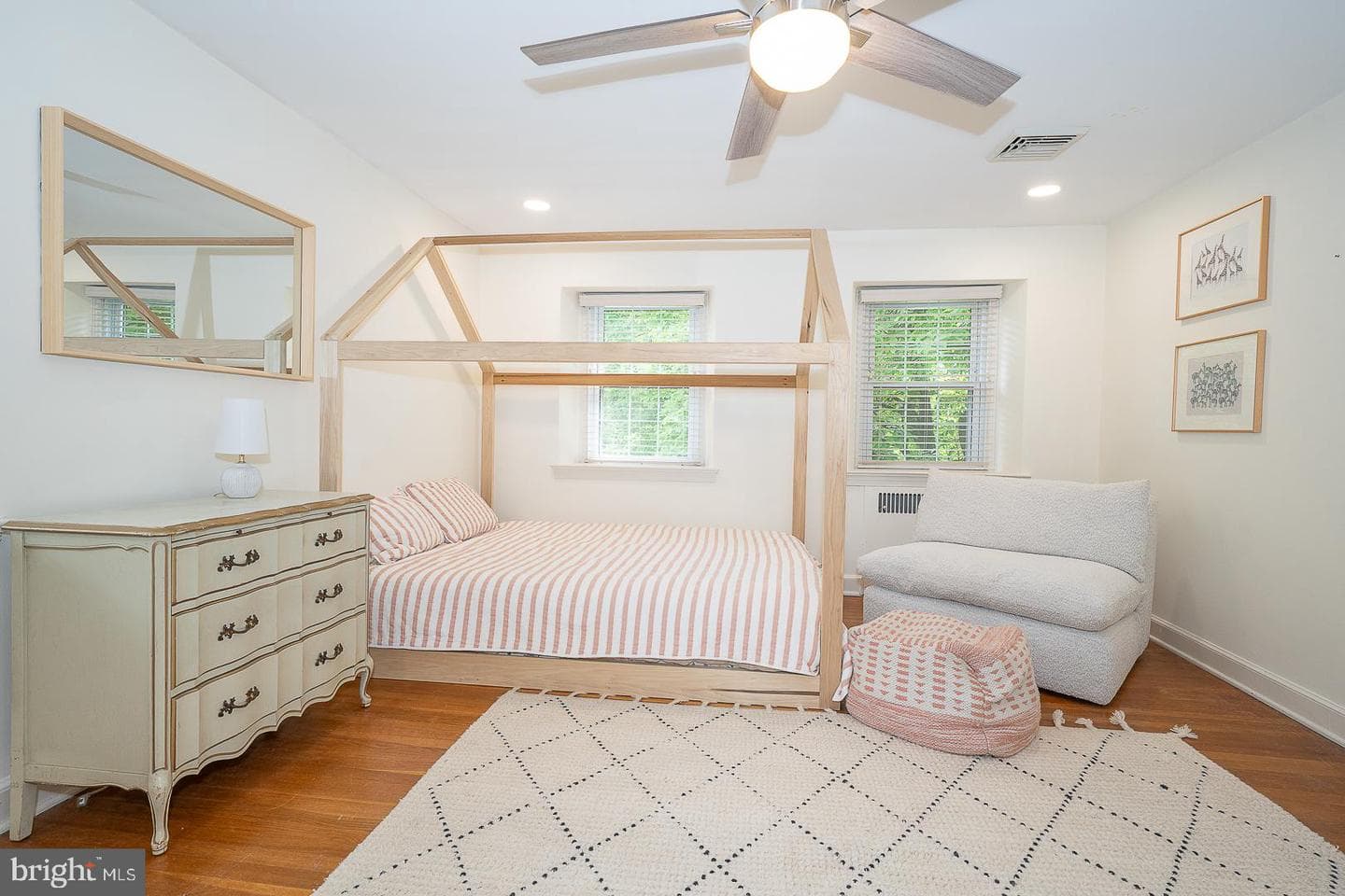 722 Argyle Road photo 38