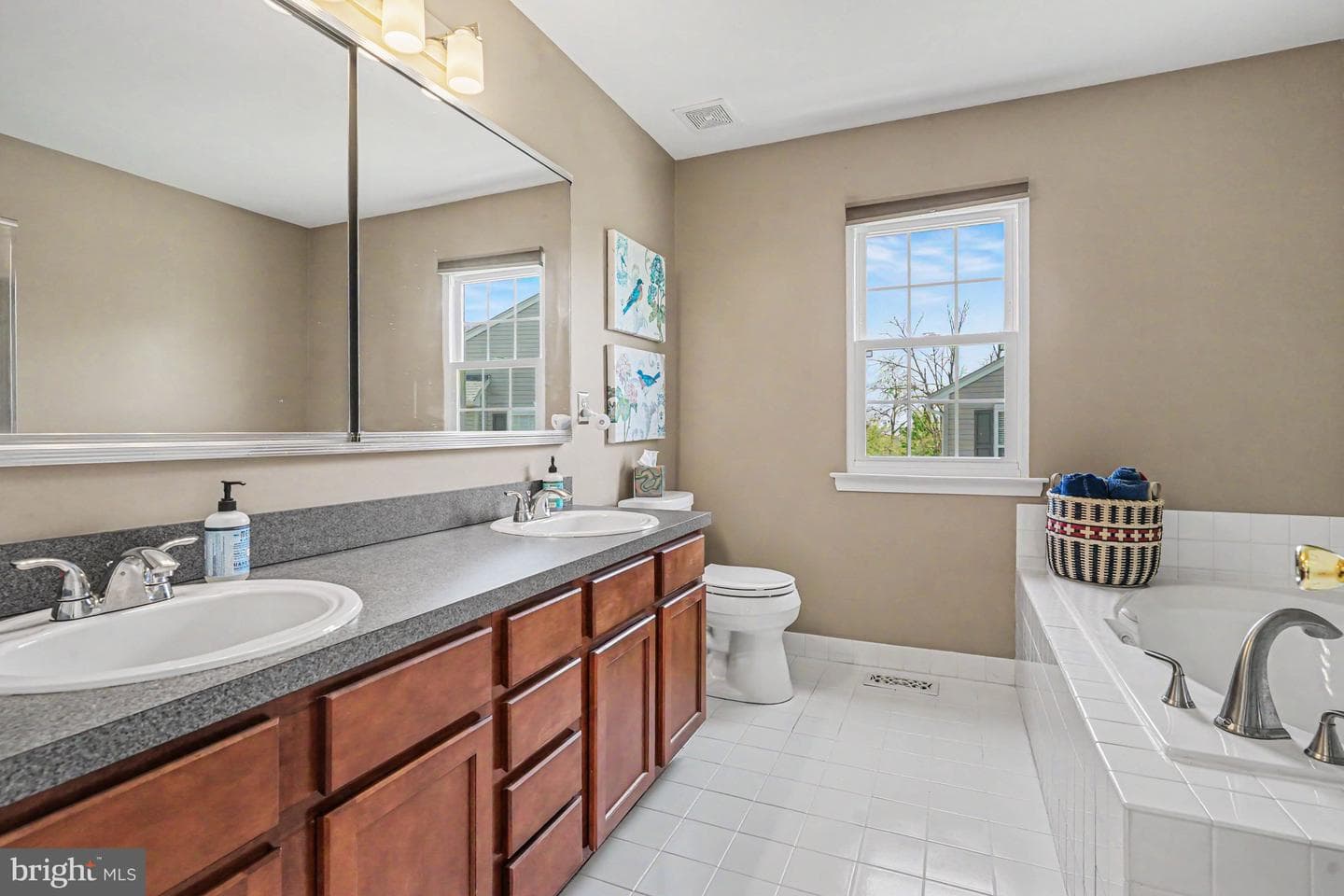 406 Nottingham Lane photo 31