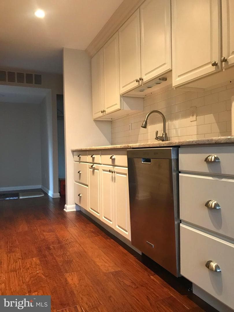 1750 Oakwood Terrace #4c photo 18