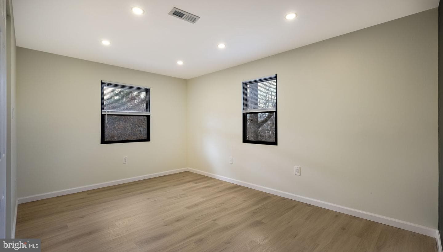 1617 W Church Road photo 19