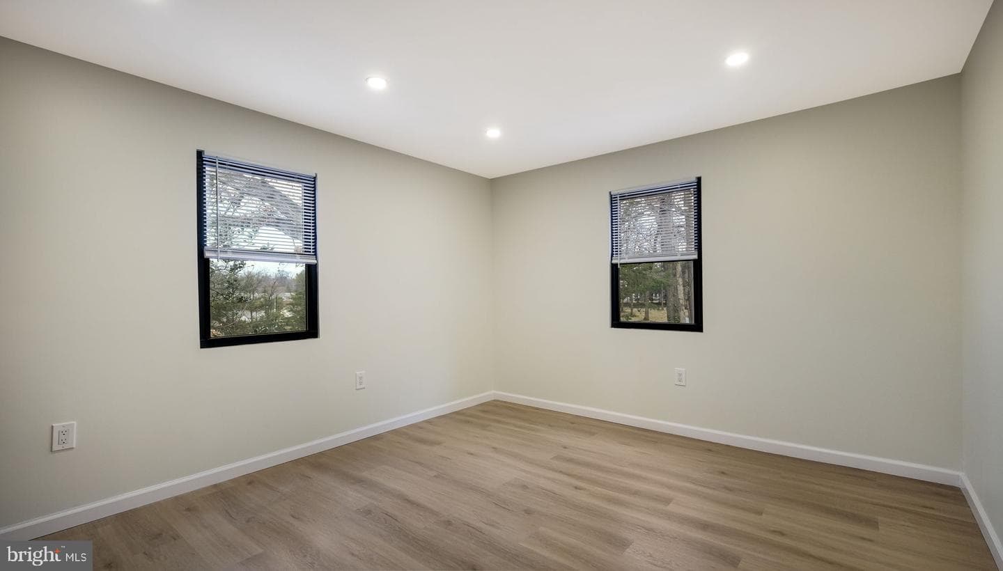 1617 W Church Road photo 20