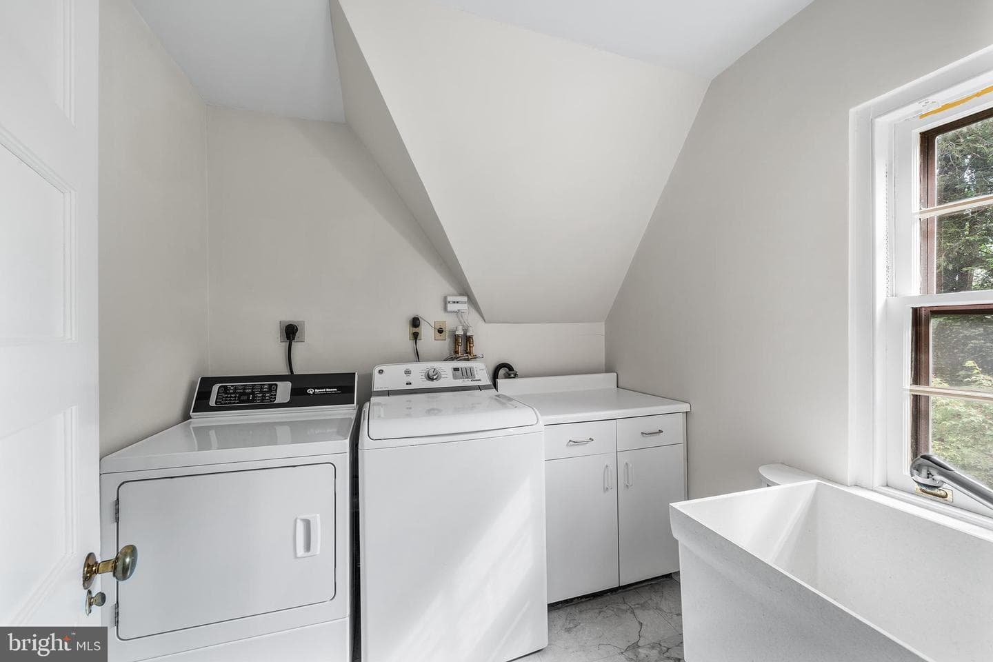 336 Thornbrook Avenue photo 38
