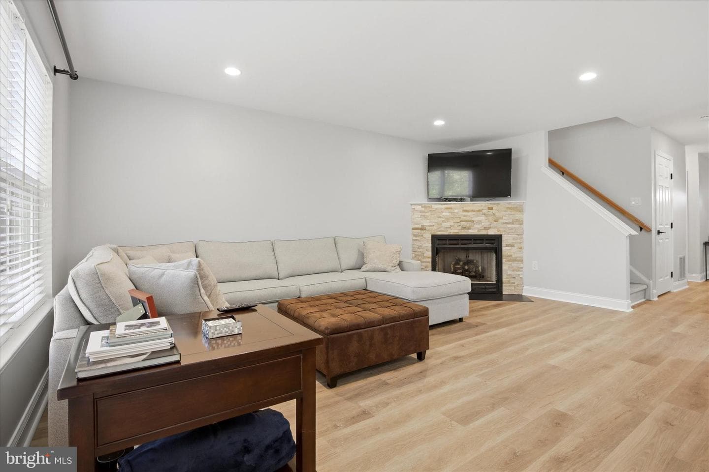 325 Green View Court photo 10