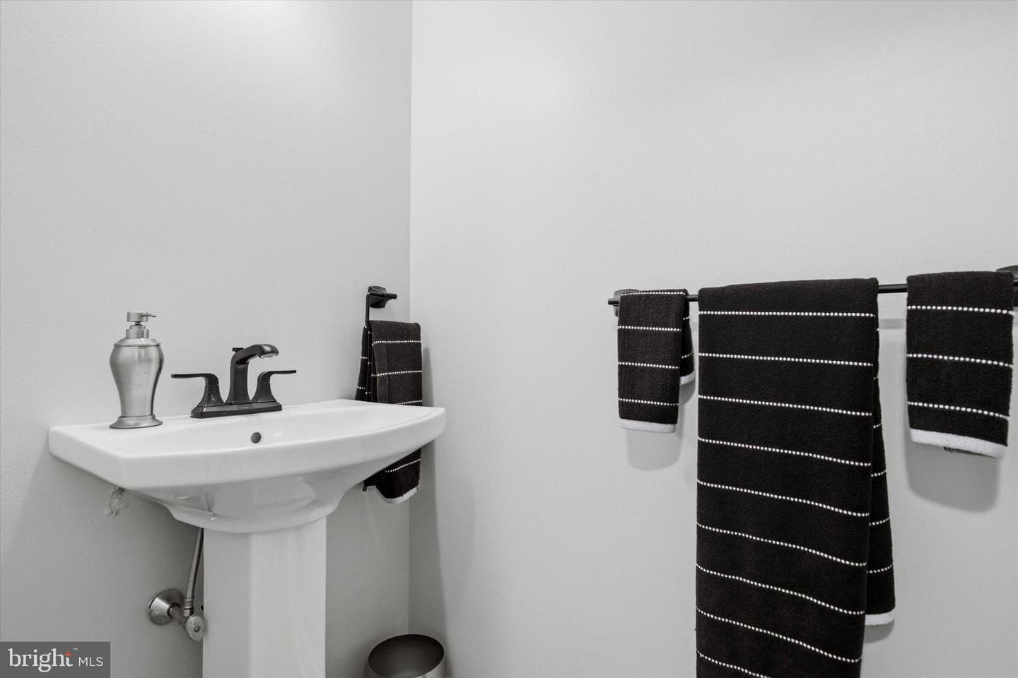 325 Green View Court photo 13