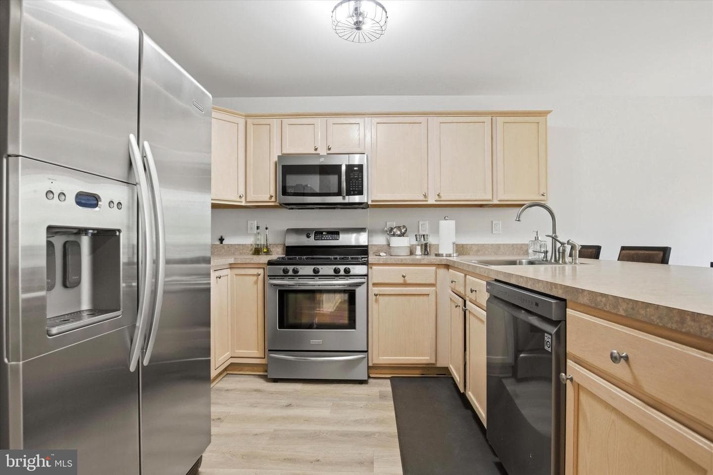 325 Green View Court photo 6
