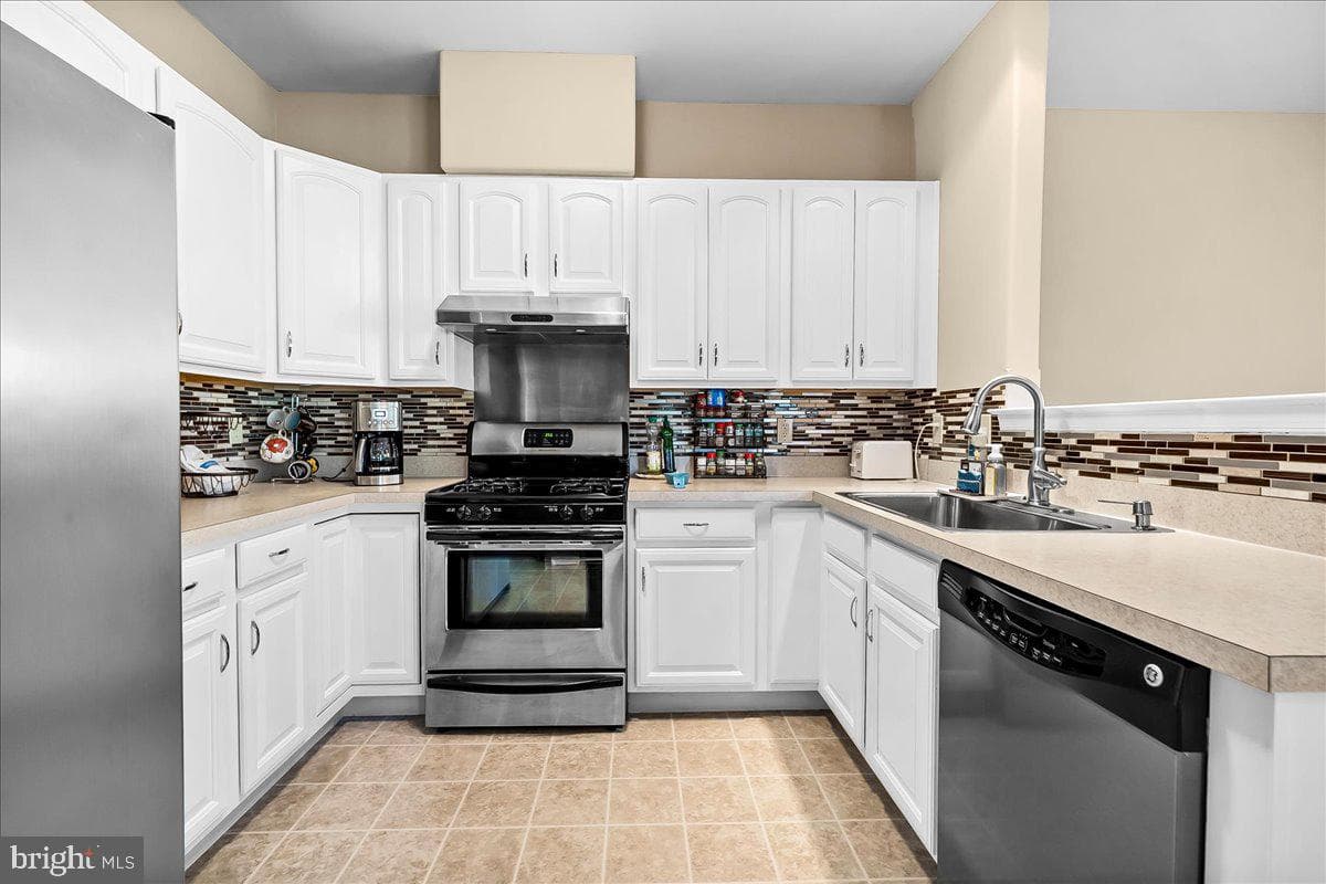 4001 Sarah Court photo 12