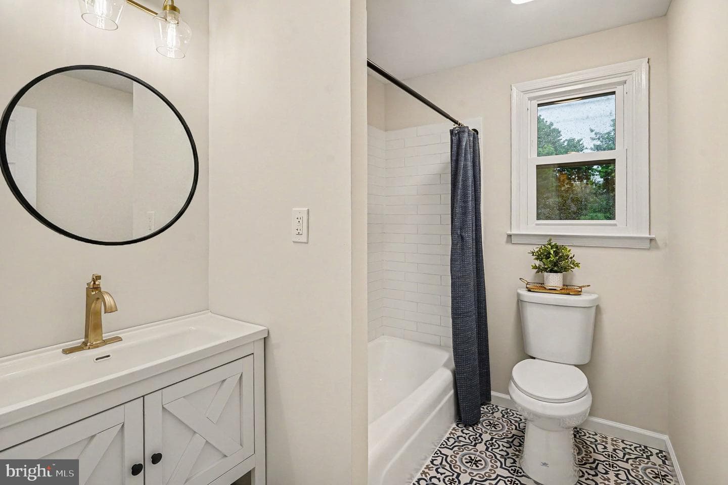 208 W 3rd Street photo 18