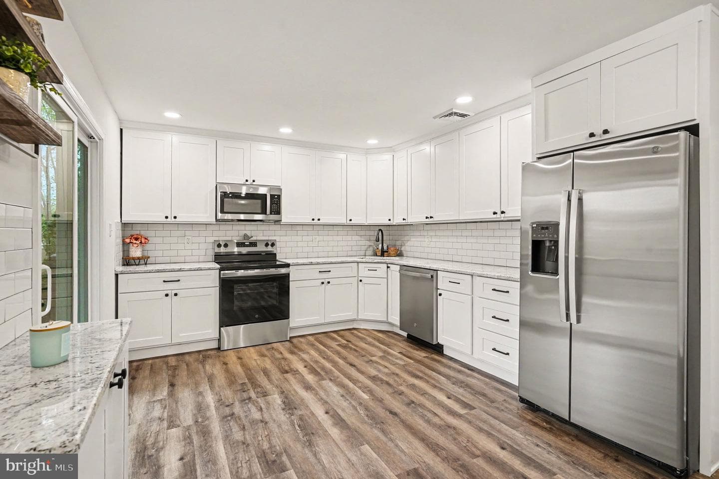 208 W 3rd Street photo 3