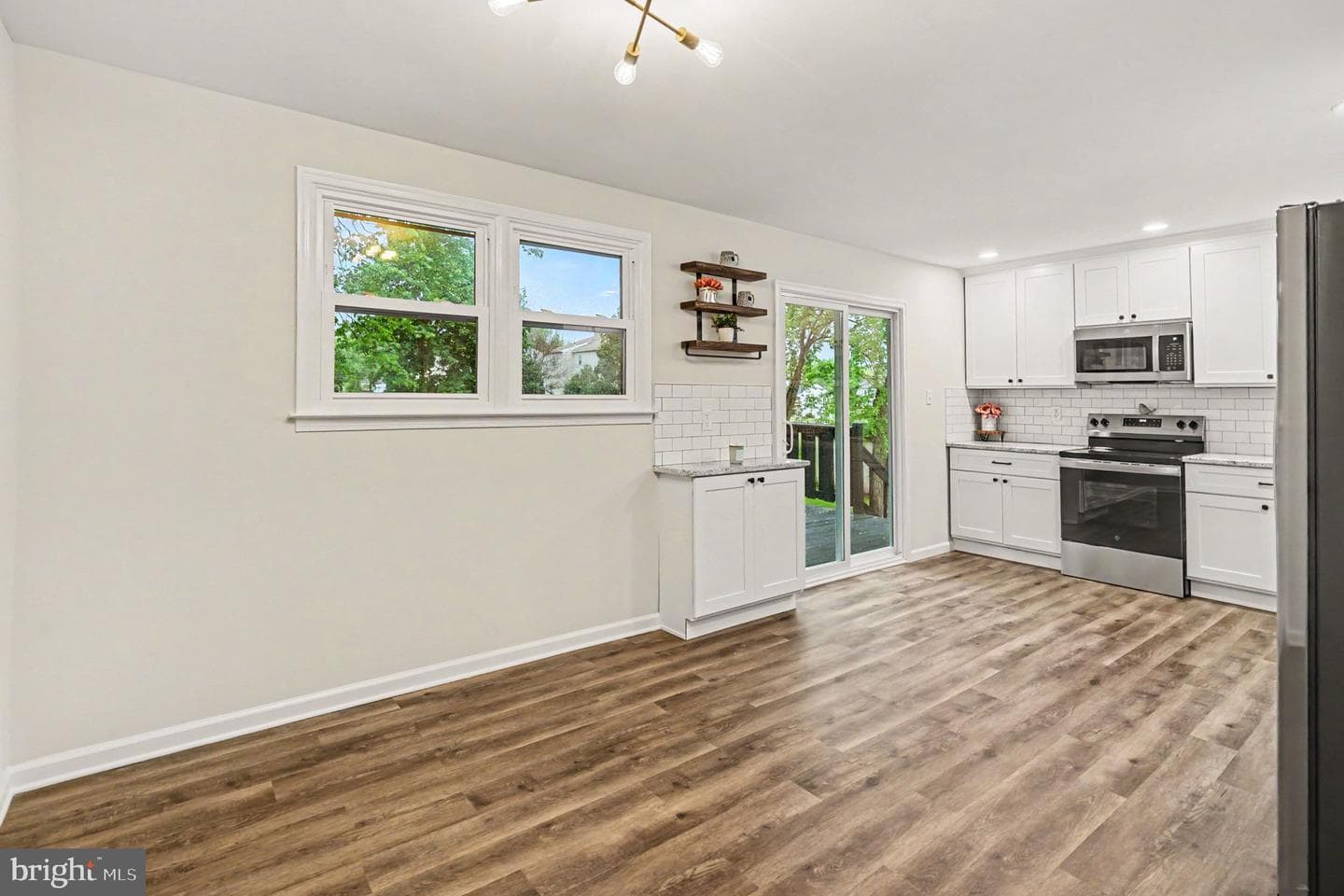 208 W 3rd Street photo 4