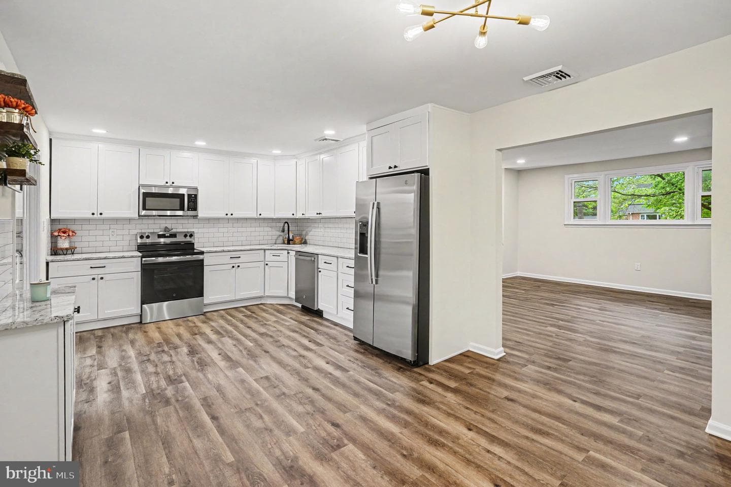 208 W 3rd Street photo 6