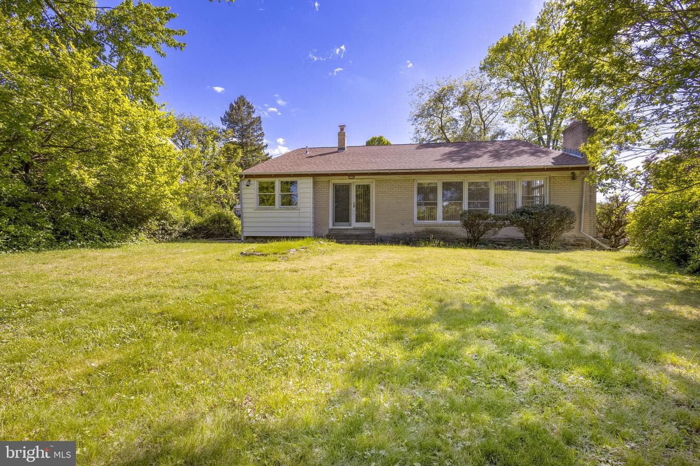 1517 Thornberry Road photo 4