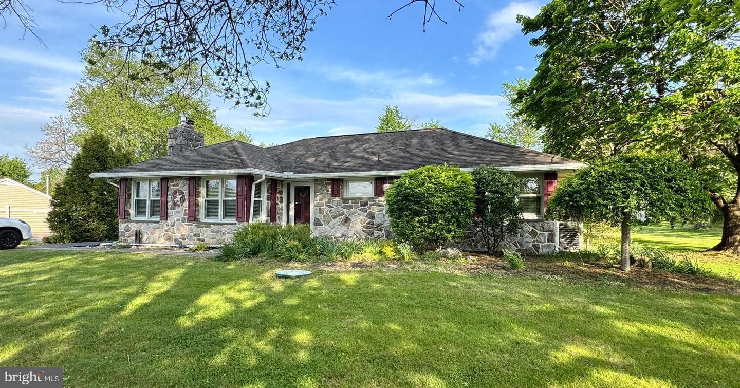 2072 Yarnall Road photo 2