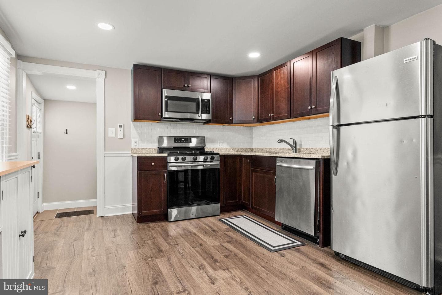 232 W 5th Avenue photo 12