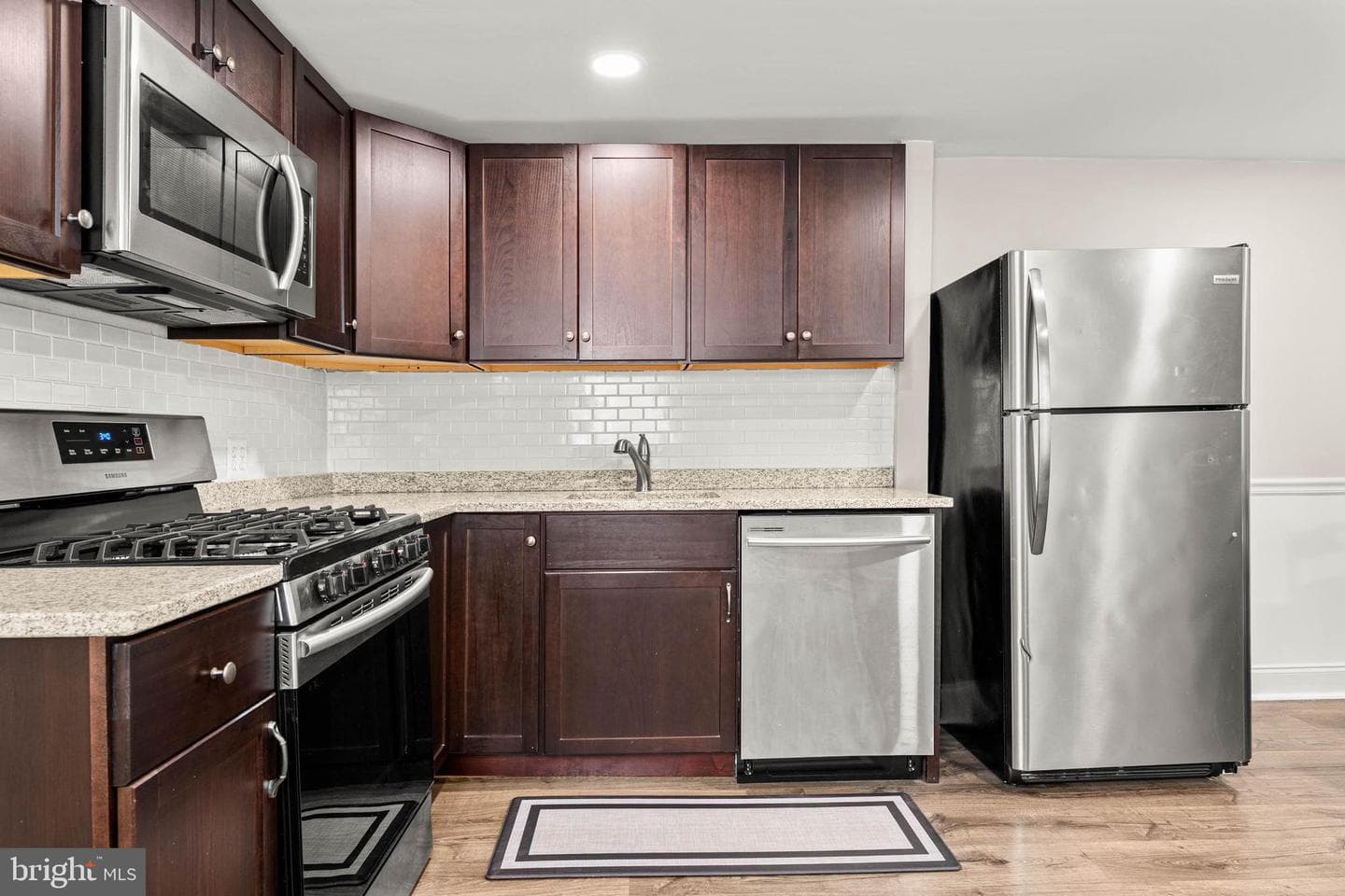 232 W 5th Avenue photo 7
