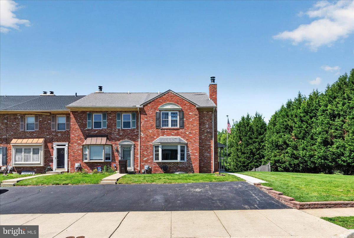 560 Susan Drive photo 2