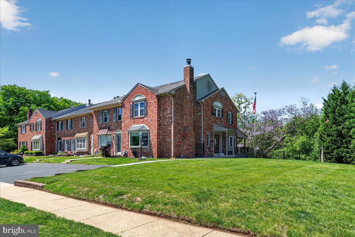 560 Susan Drive photo 3