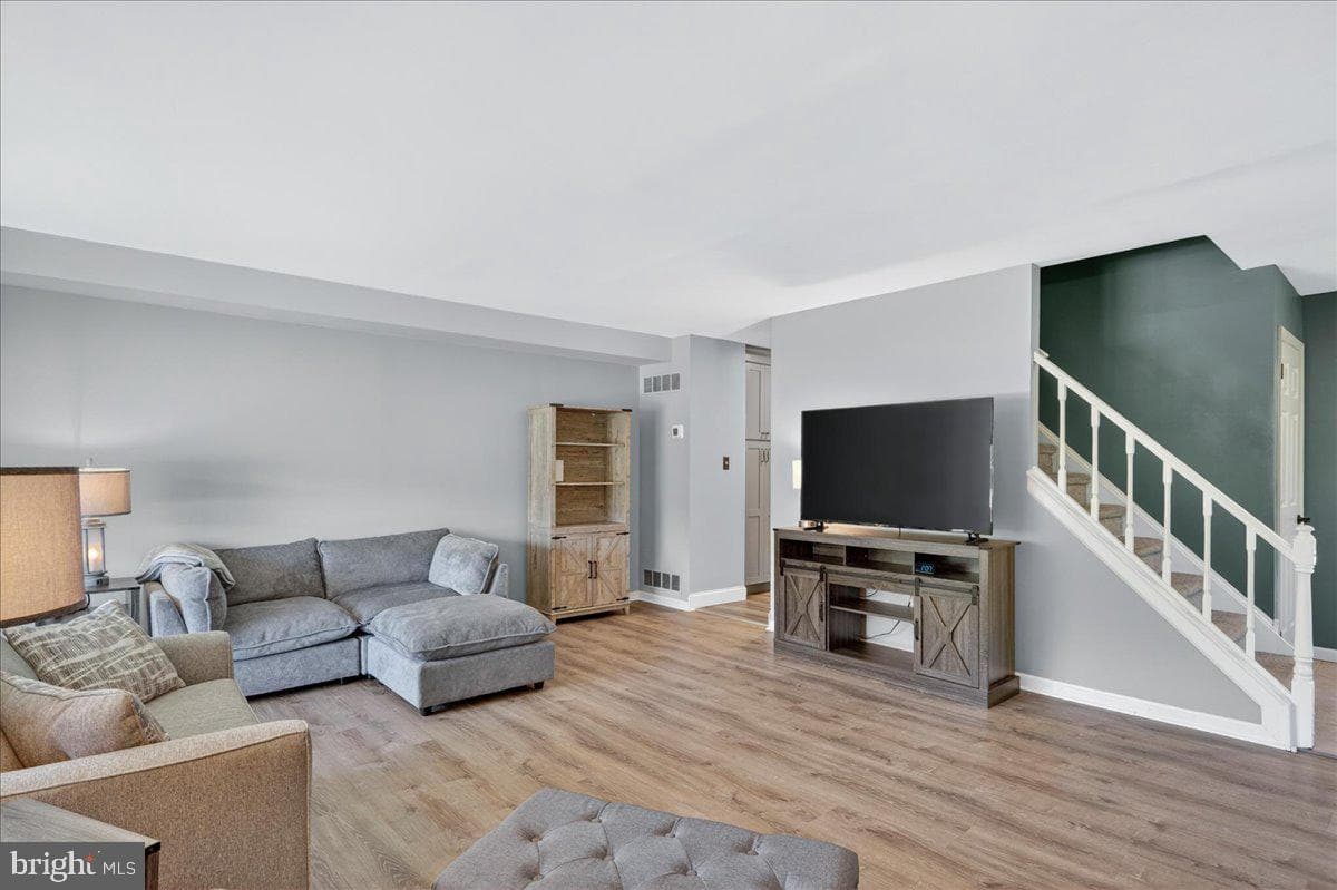 560 Susan Drive photo 8