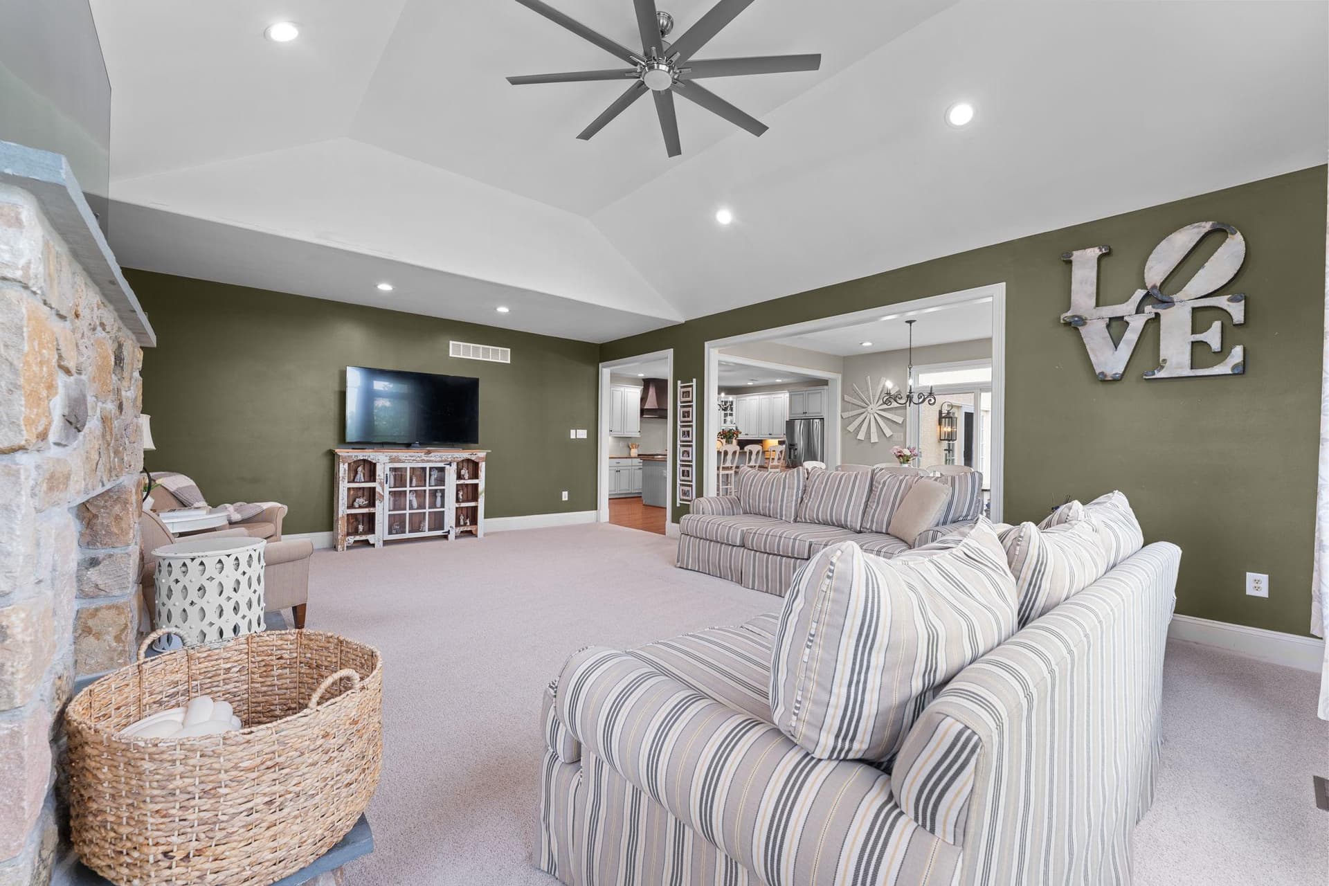 912 Ashbourne Way photo 15
