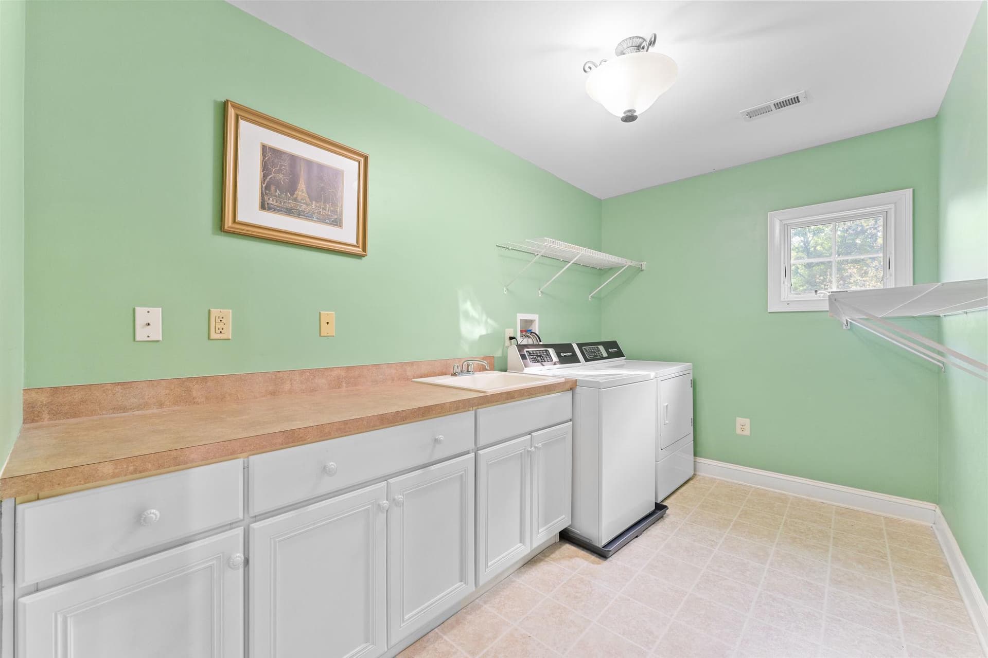 912 Ashbourne Way photo 35