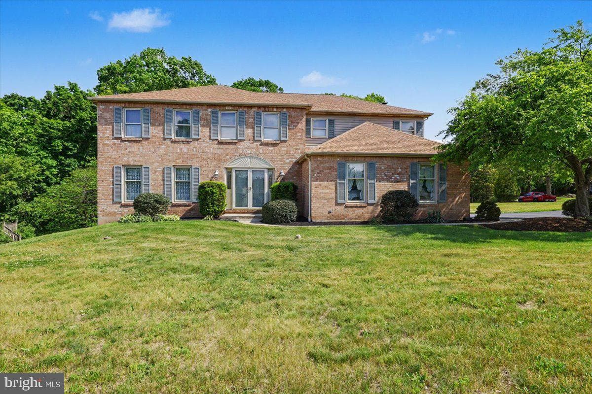 10 Hawk Court