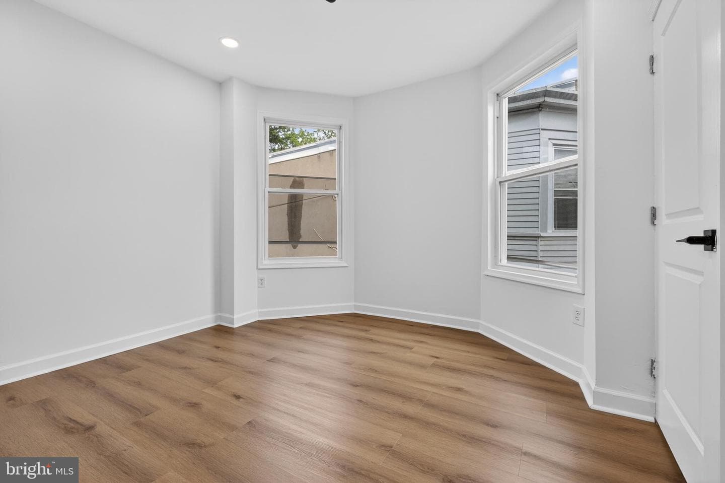 1121 Markley Street photo 28