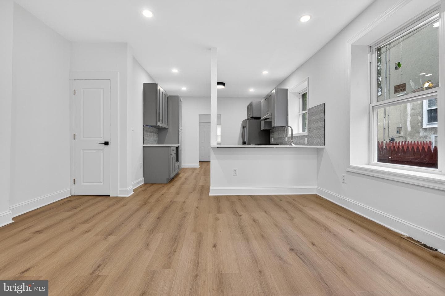 1121 Markley Street photo 4