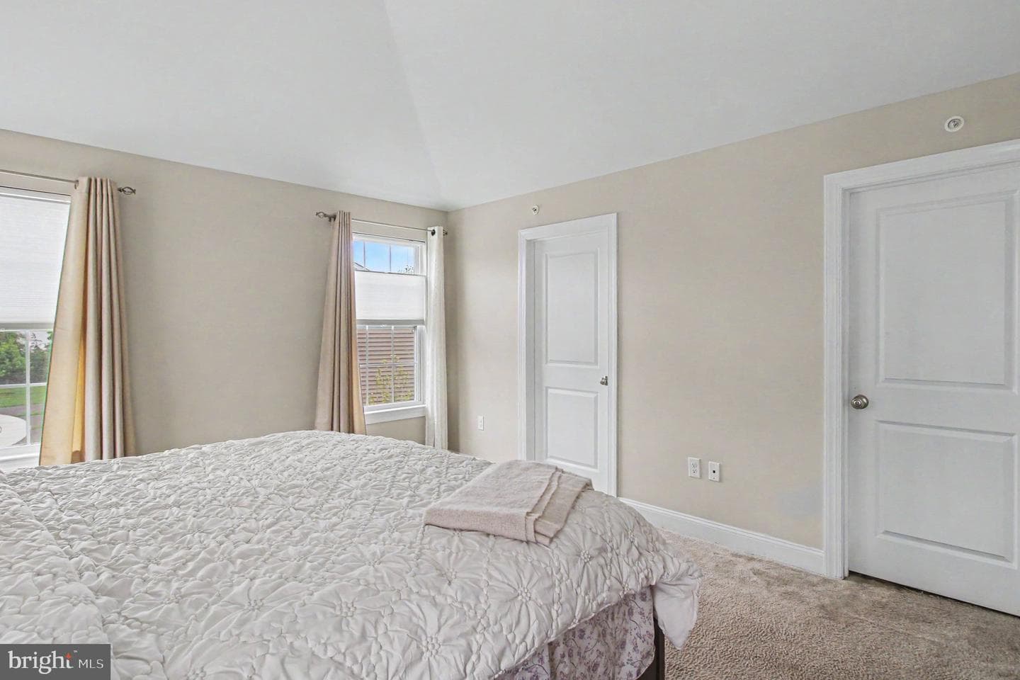 100 Arlington Lane photo 15