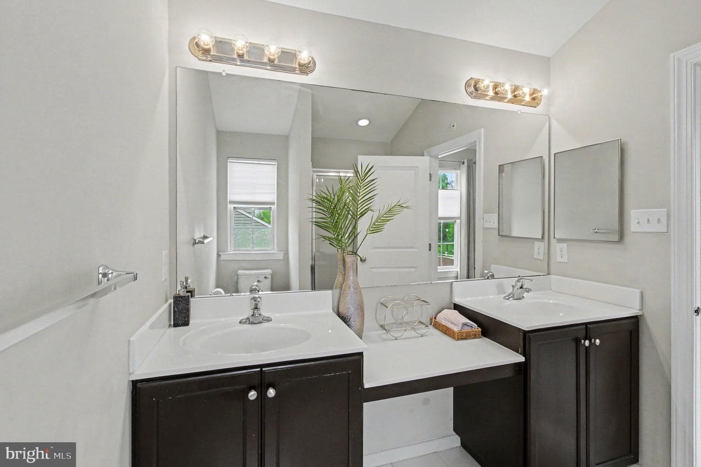 100 Arlington Lane photo 16