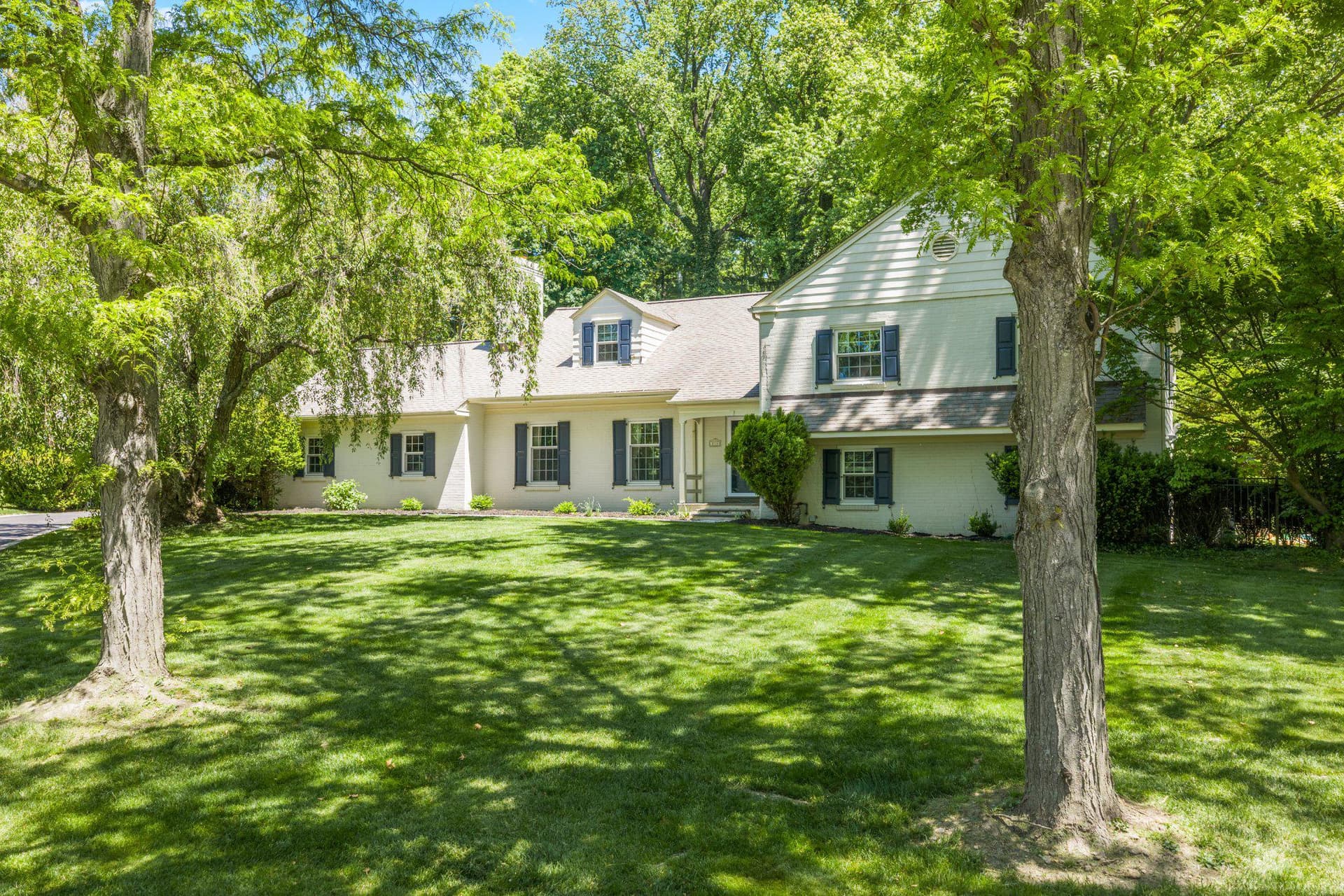 833 Great Springs Road photo 5