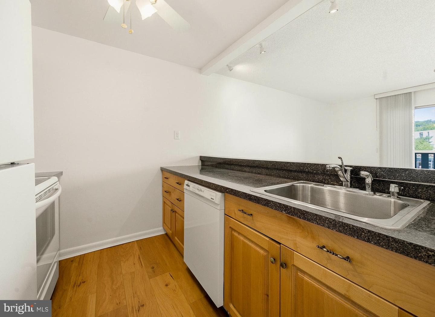 1570 The Fairway #312 E photo 23