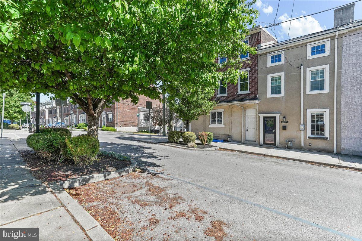 387 E Hector Street photo 29