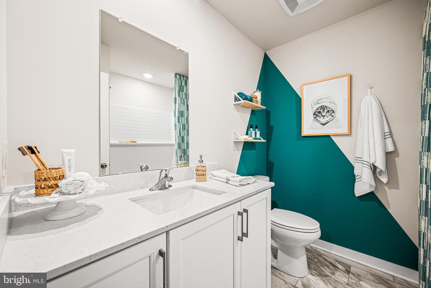 35 Continental Way photo 36