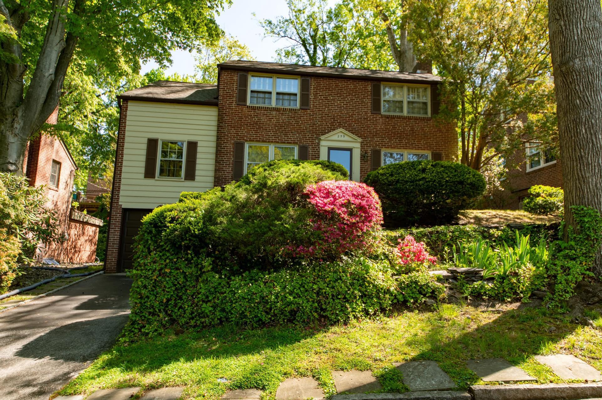259 Harrogate Road photo 2