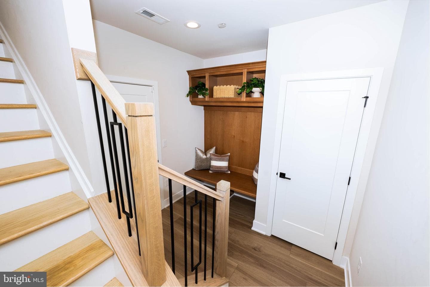 305 Manion Alley photo 3