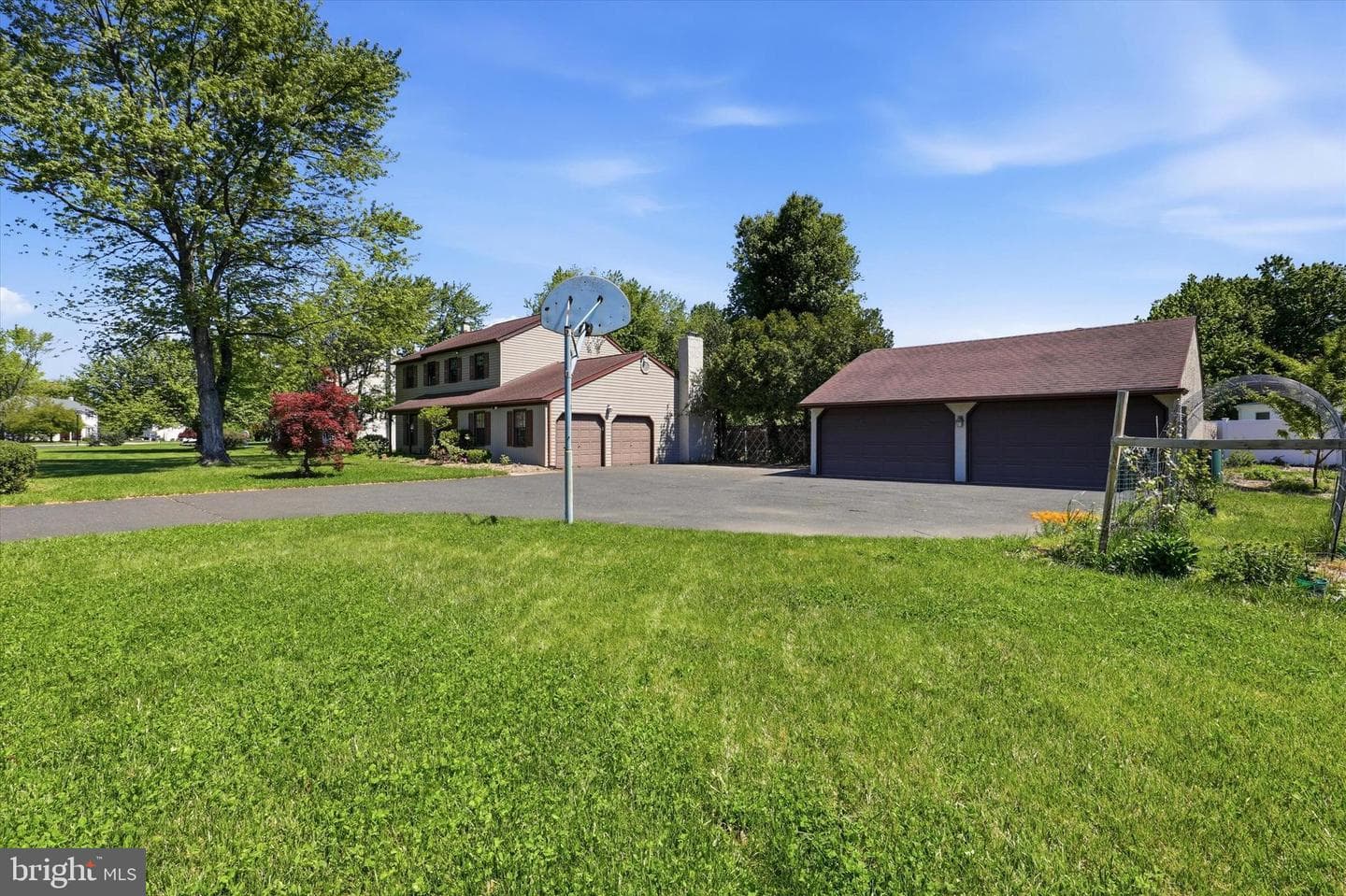 746 Wright Drive photo 2