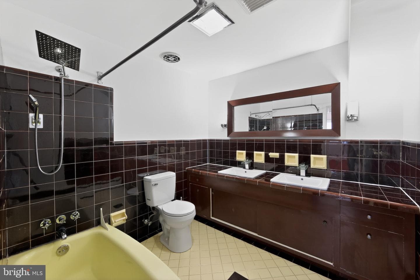 533 Martin Lane photo 27