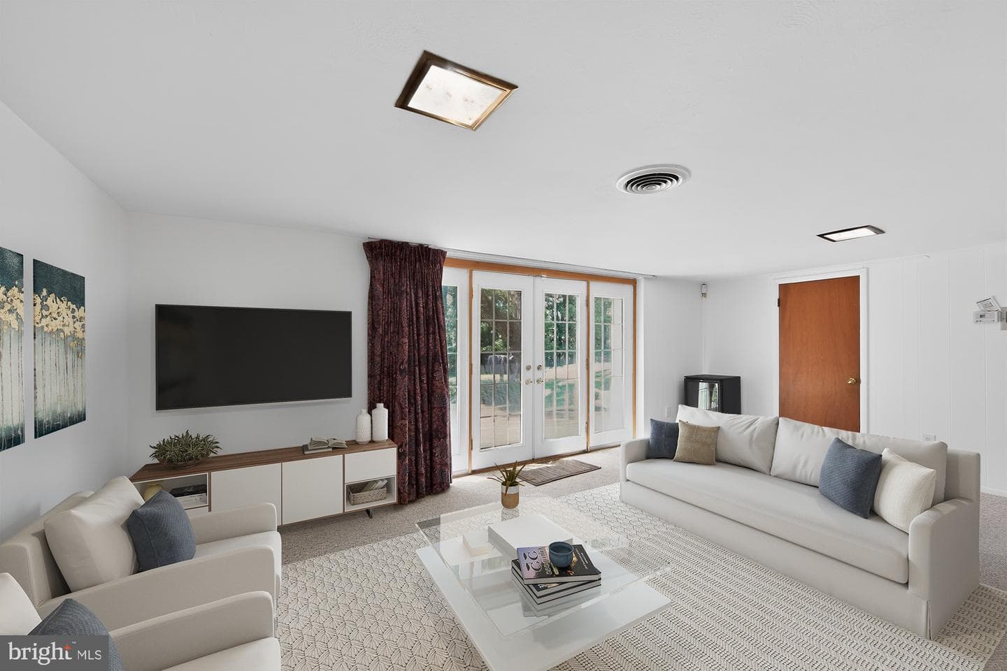 533 Martin Lane photo 33