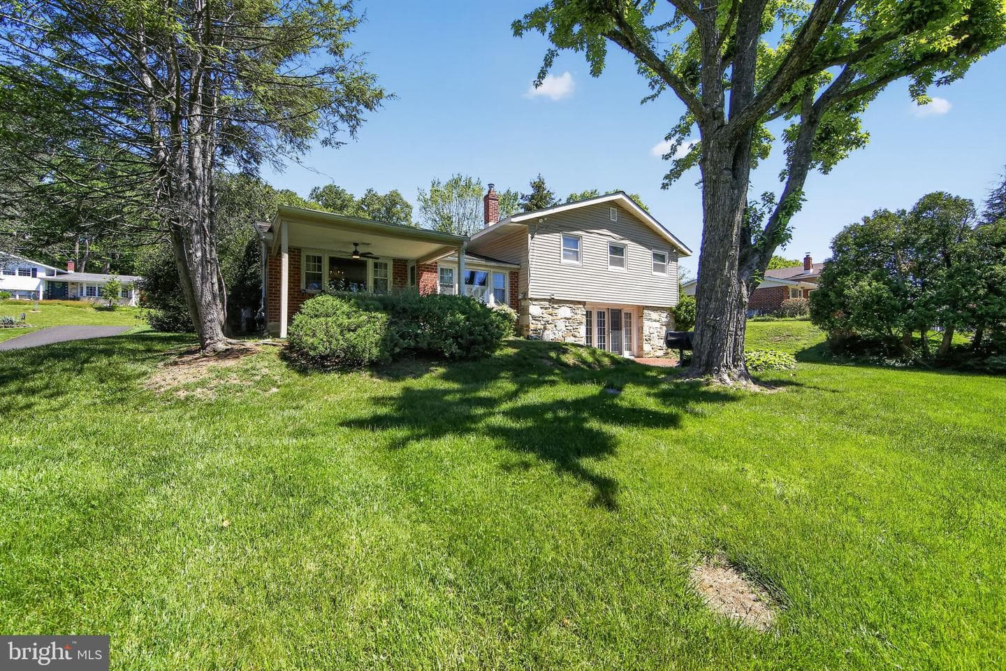 533 Martin Lane photo 40