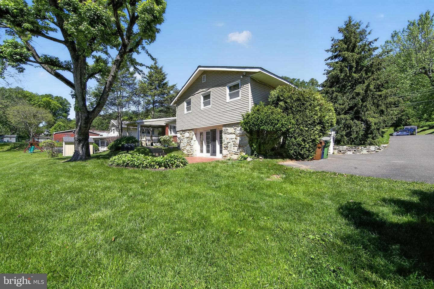 533 Martin Lane photo 41