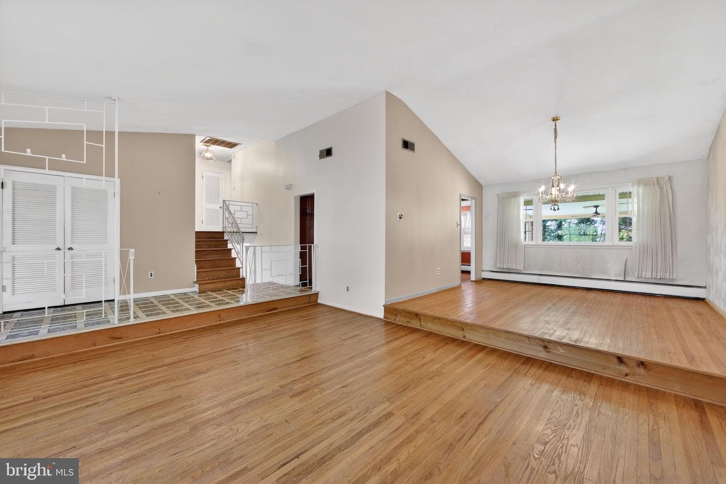 533 Martin Lane photo 6