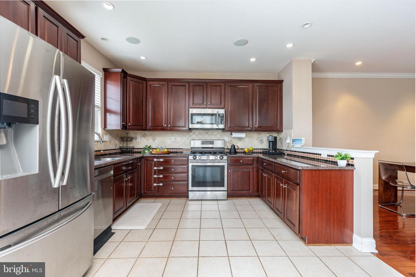 425 W 5th Avenue photo 6
