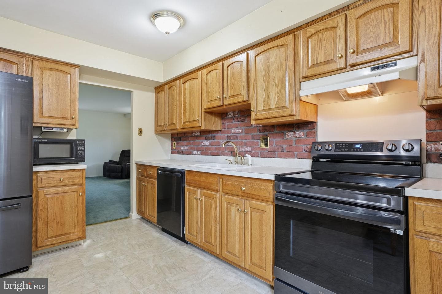 26 Iroquois Drive photo 12