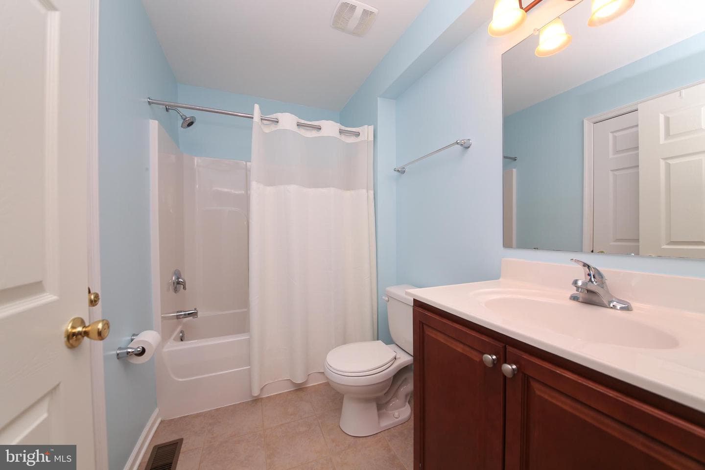545 Grove Street photo 16