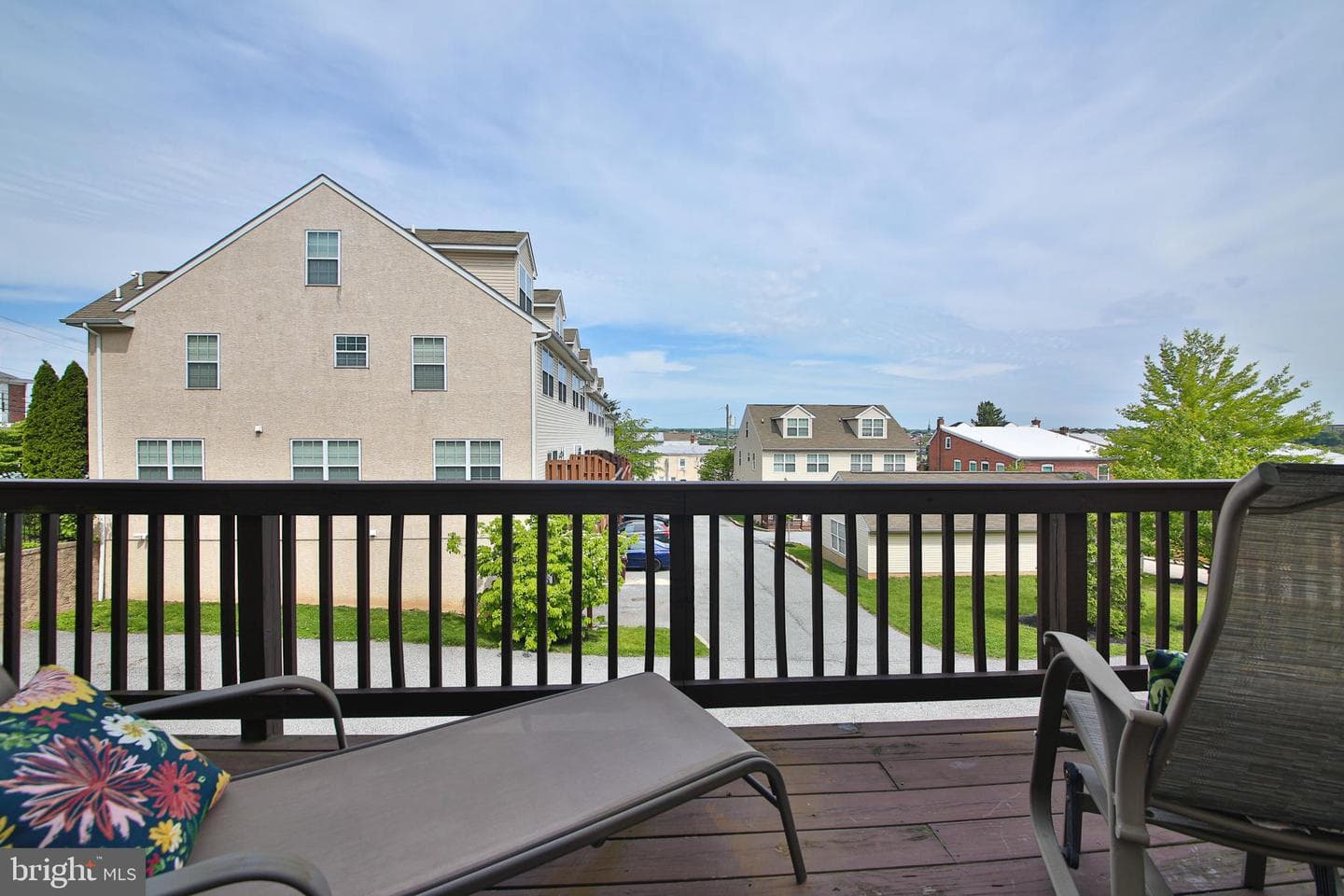 545 Grove Street photo 23