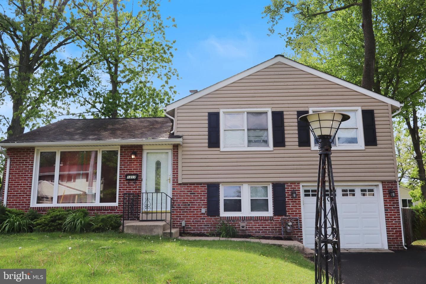 1317 Fitzwatertown Rd, Abington