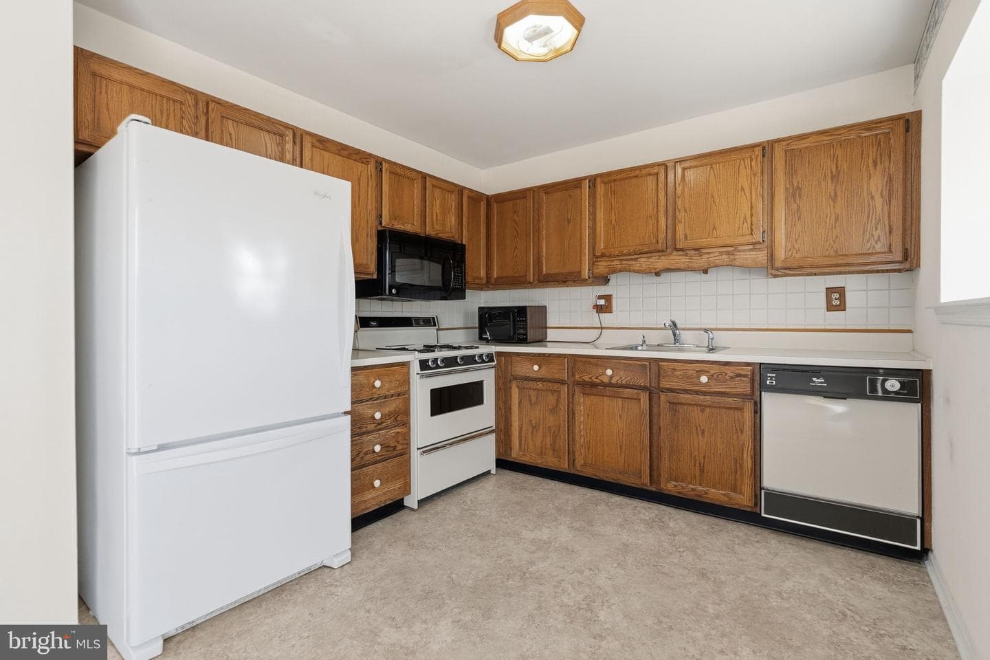 538 Canterbury Road photo 10