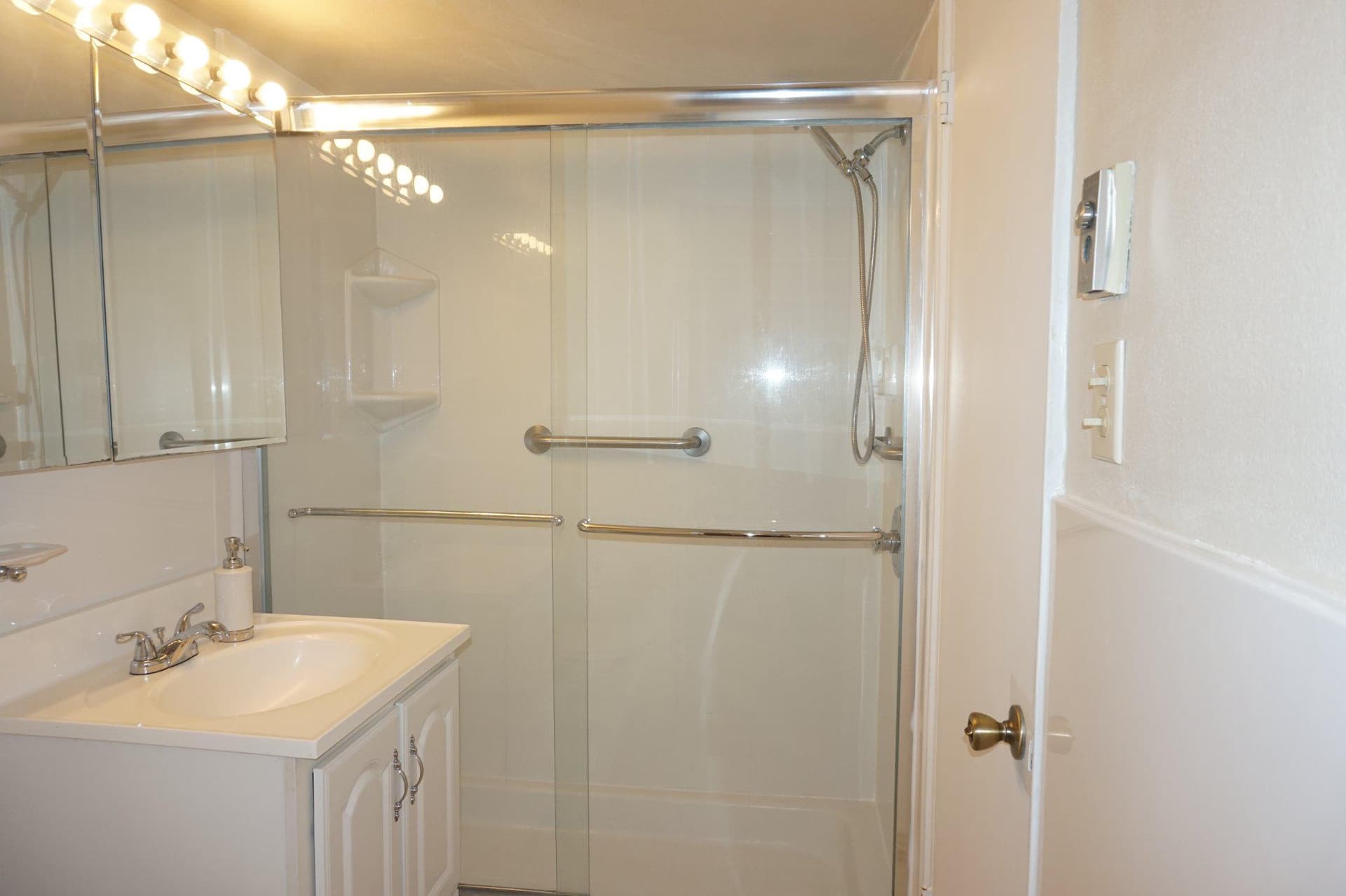 1570 The Fairway #512 E photo 22